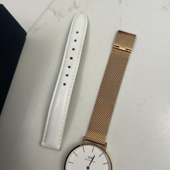 Daniel Wellington rose gold and white leather watch - Picture 4 of 5